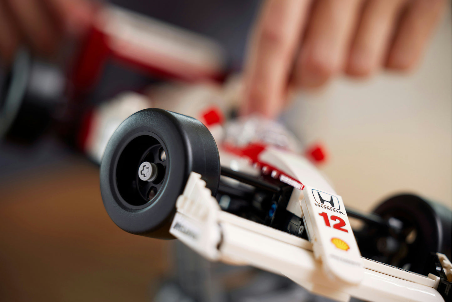 LEGO Icons: McLaren MP4/4 & Ayrton Senna (10330)