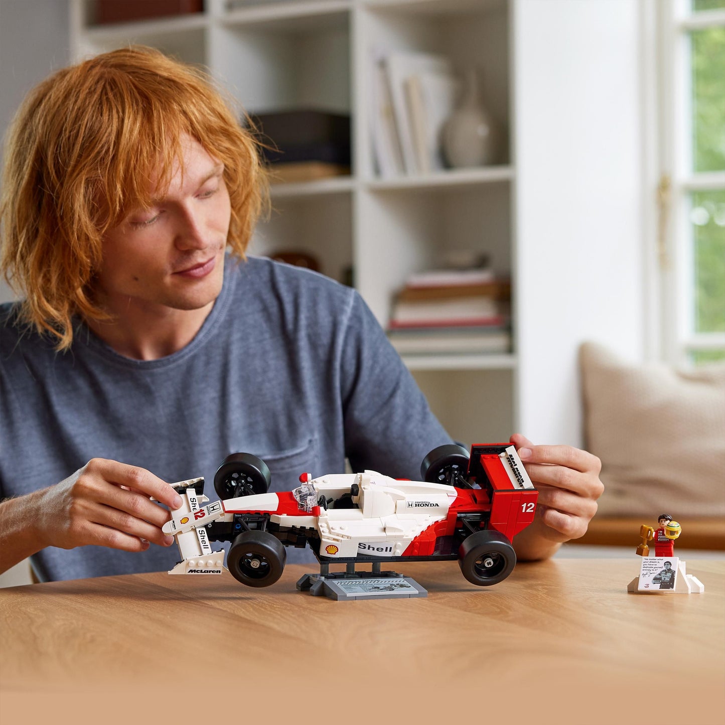LEGO Icons: McLaren MP4/4 & Ayrton Senna (10330)