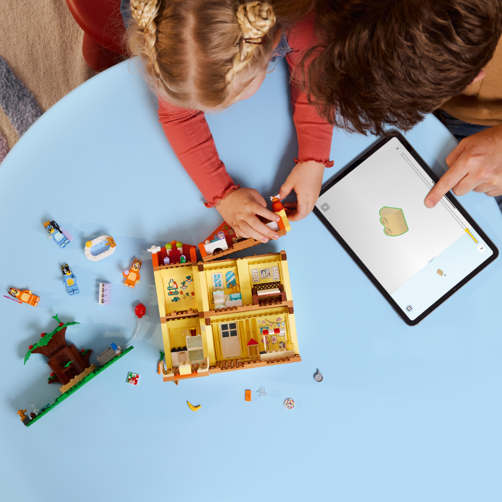 LEGO Bluey: Bluey's Family House (11203)
