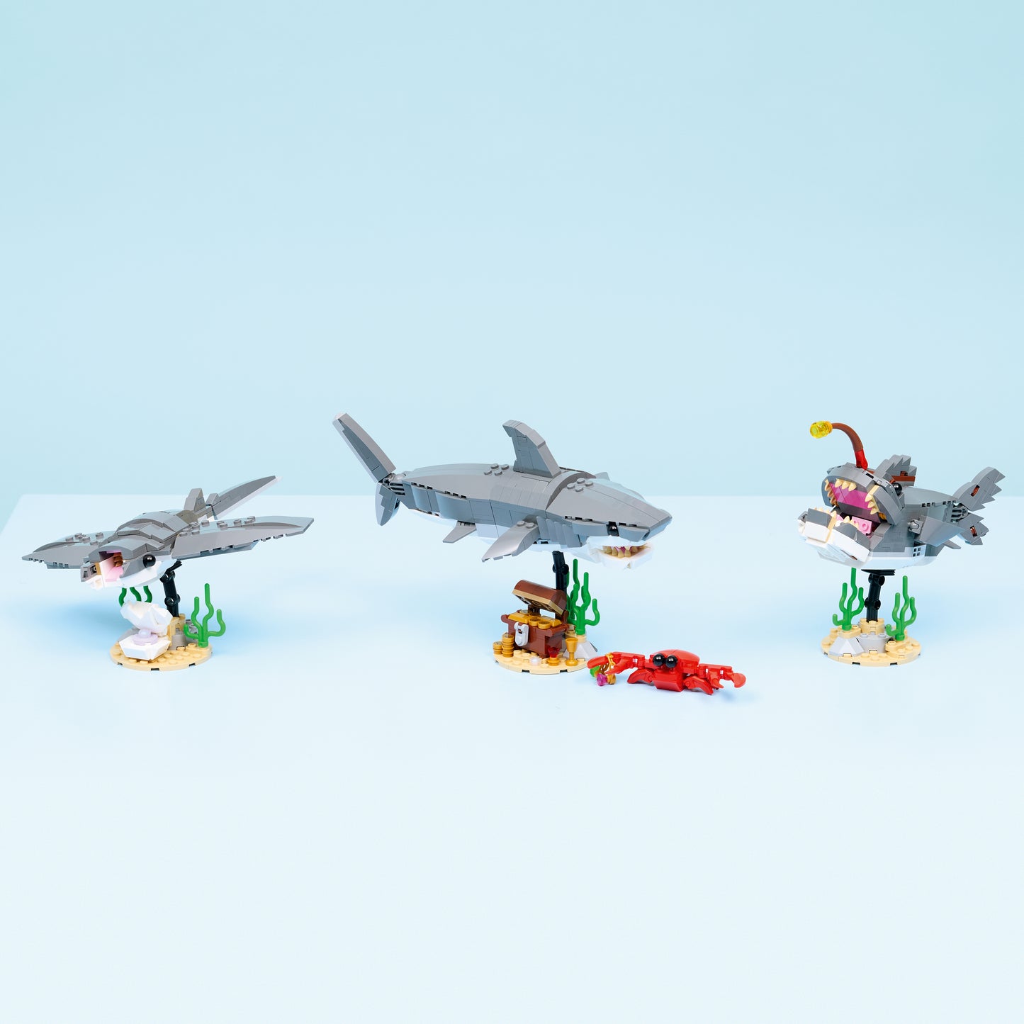 LEGO Creator: Fierce Shark with a Treasure Chest (31381)