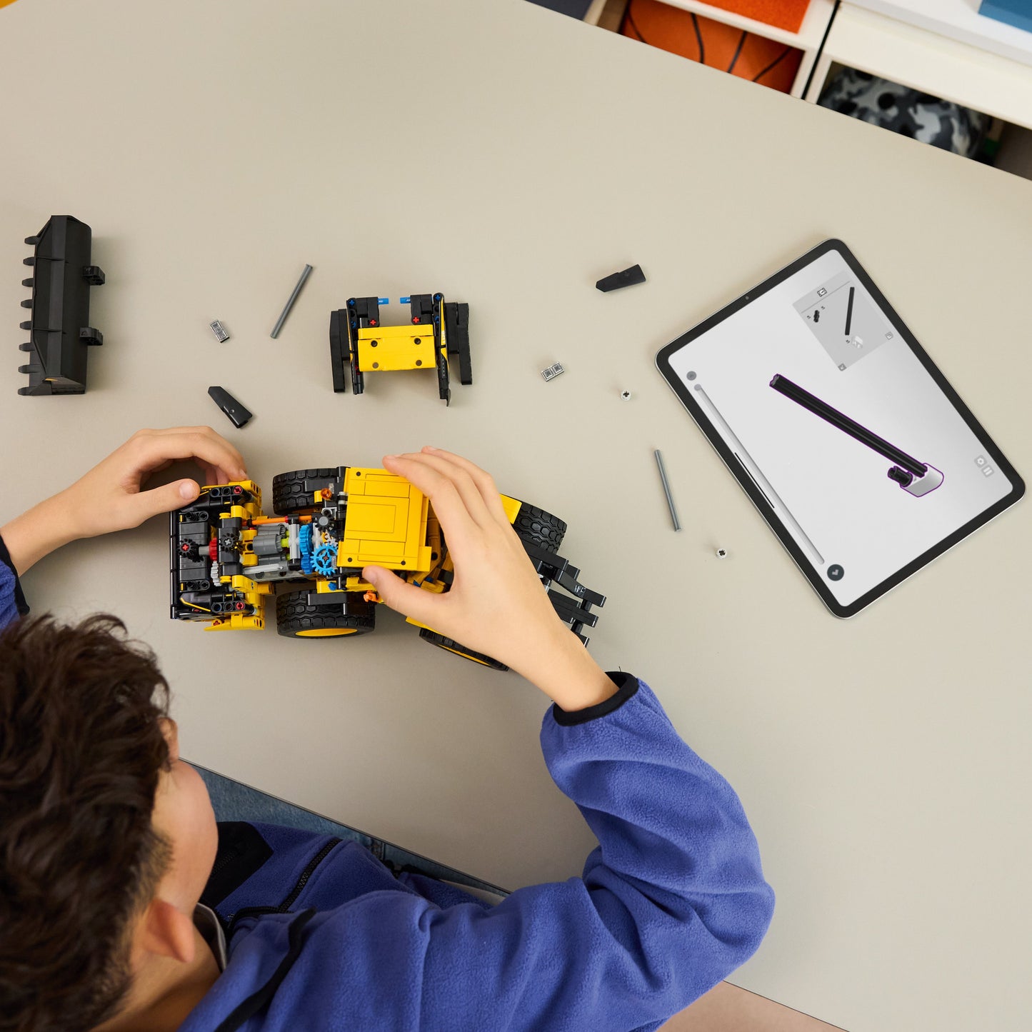 LEGO Technic: Volvo L120 Electric Wheel Loader (42209)