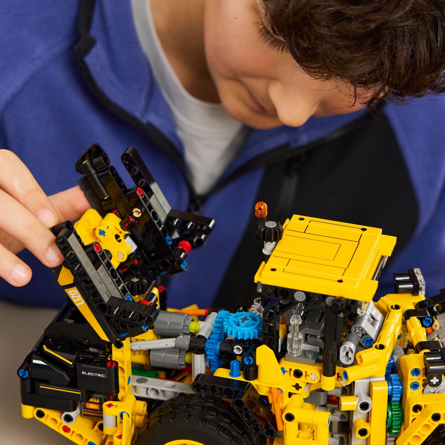 LEGO Technic: Volvo L120 Electric Wheel Loader (42209)