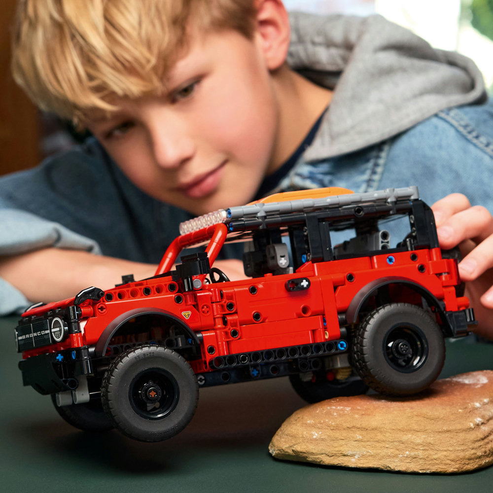 LEGO Technic: Ford Bronco SUV (42213)