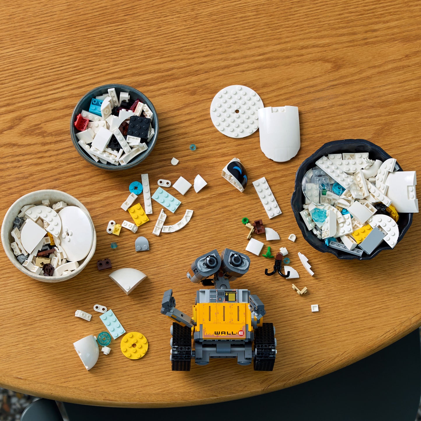 LEGO Disney and Pixar: WALL-E and EVE (43279)