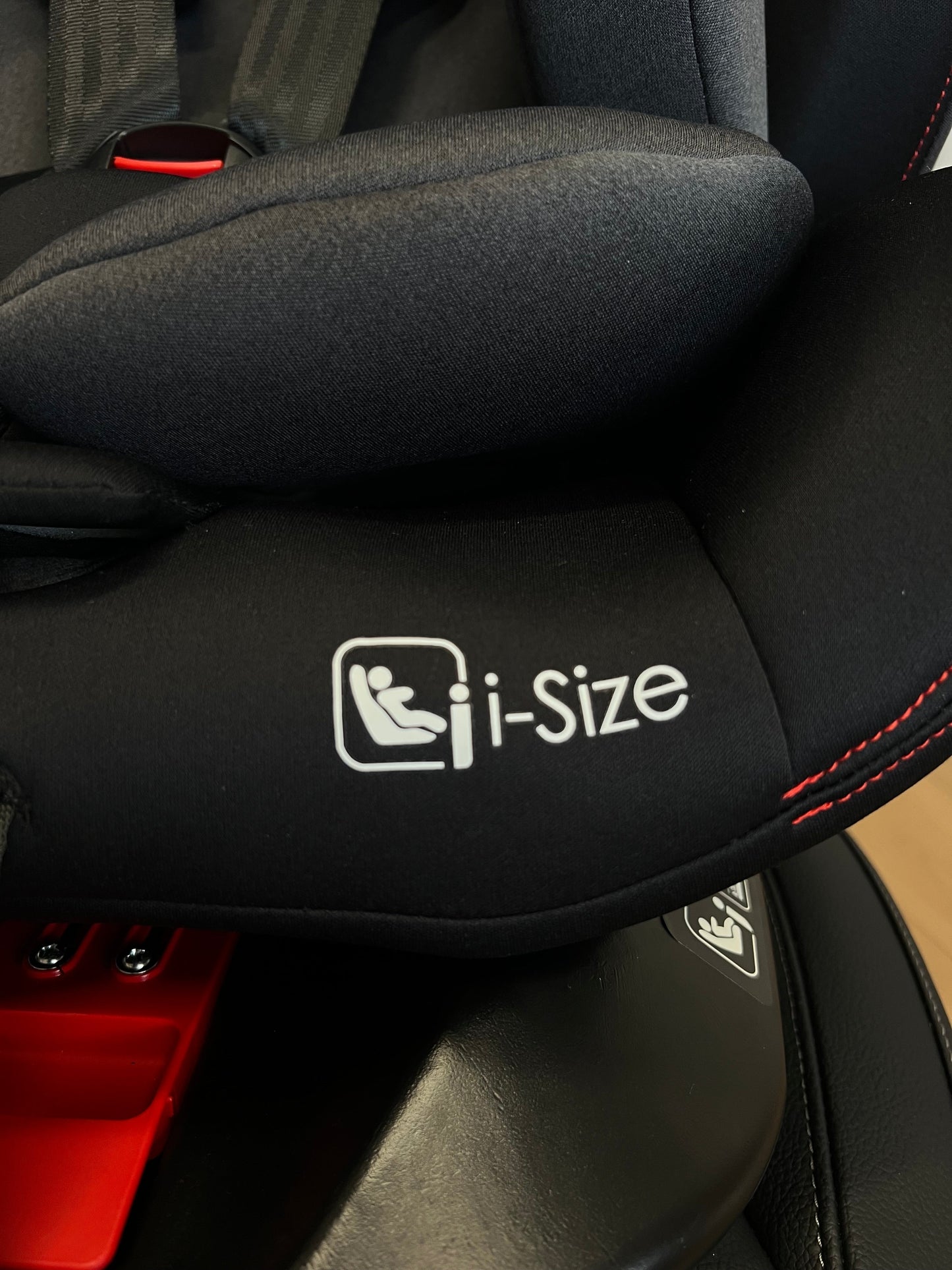 The Defender – i-Size 360 Rotating Convertible Car Seat with Isofix and Top Tether