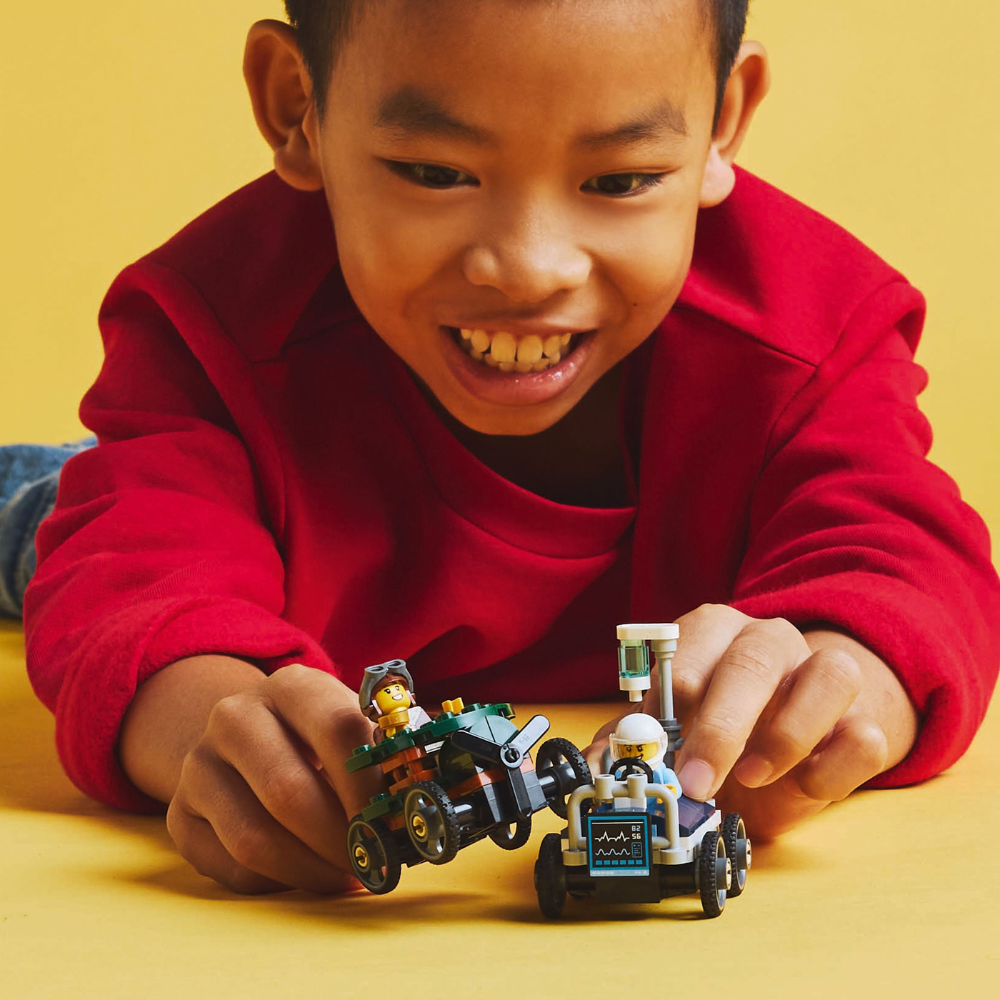 LEGO CITY: Aeroplane vs. Hospital Bed Race Car Pack (60459)