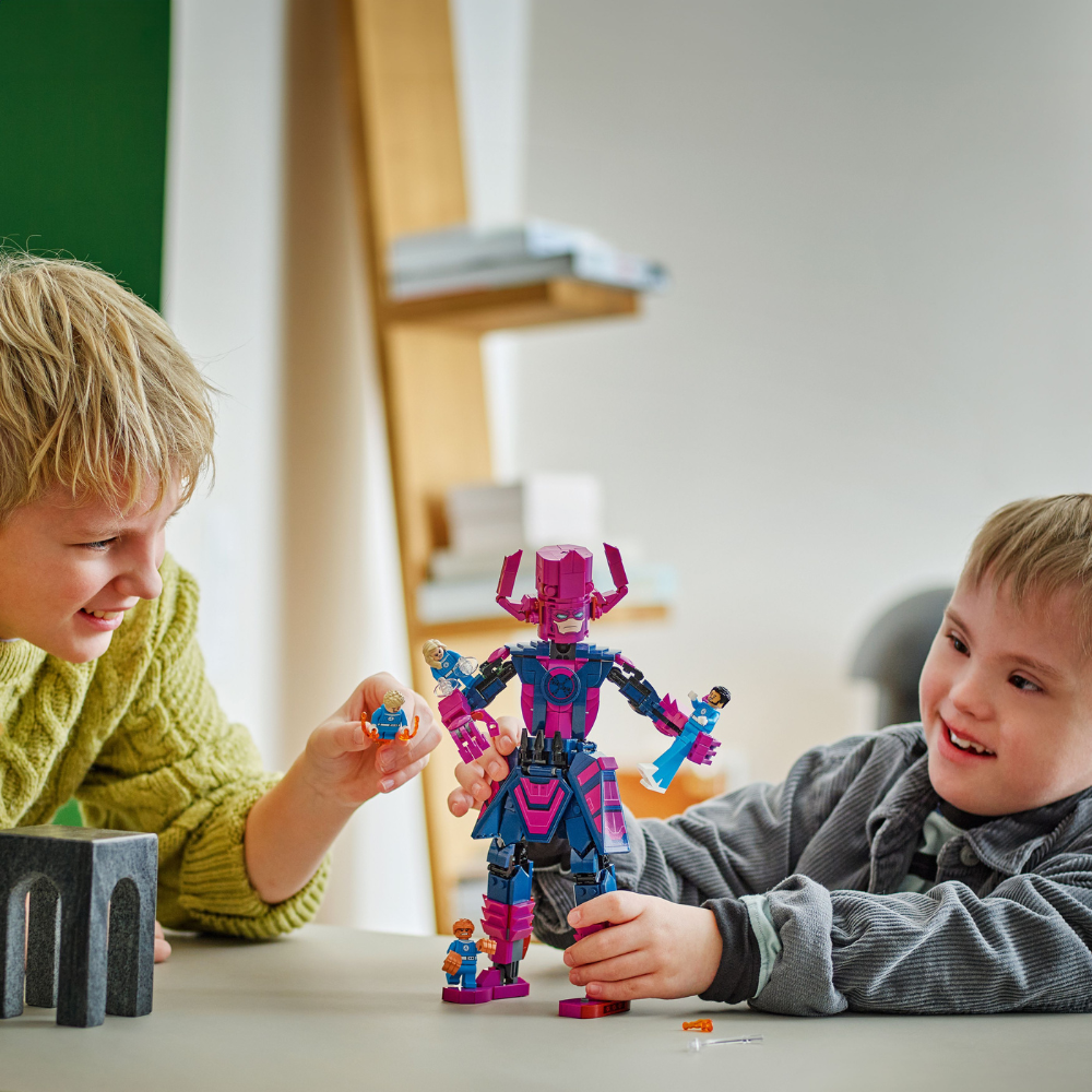 LEGO Marvel: Fantastic Four vs. Galactus Construction Figure (76316)