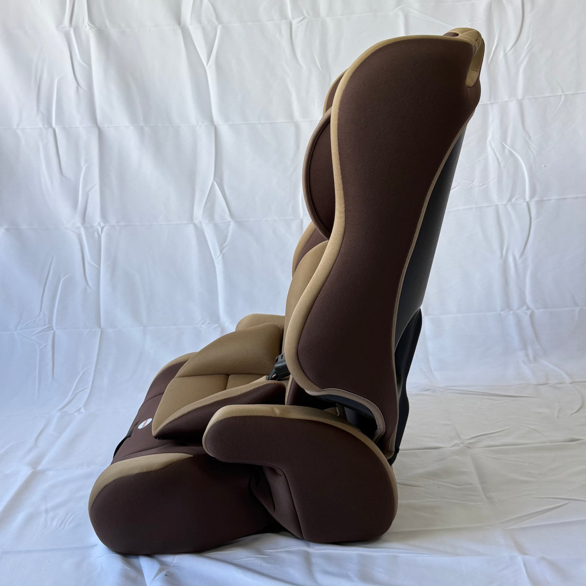 Arête Booster Car Seat 9M–12Yrs — Brown