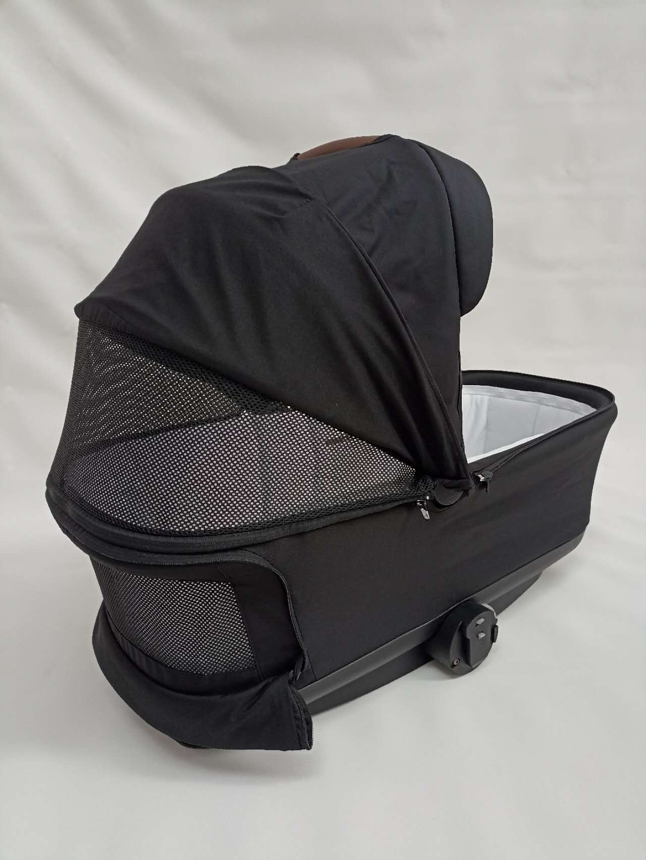 Baby Brightness Luxe Carrycot Black