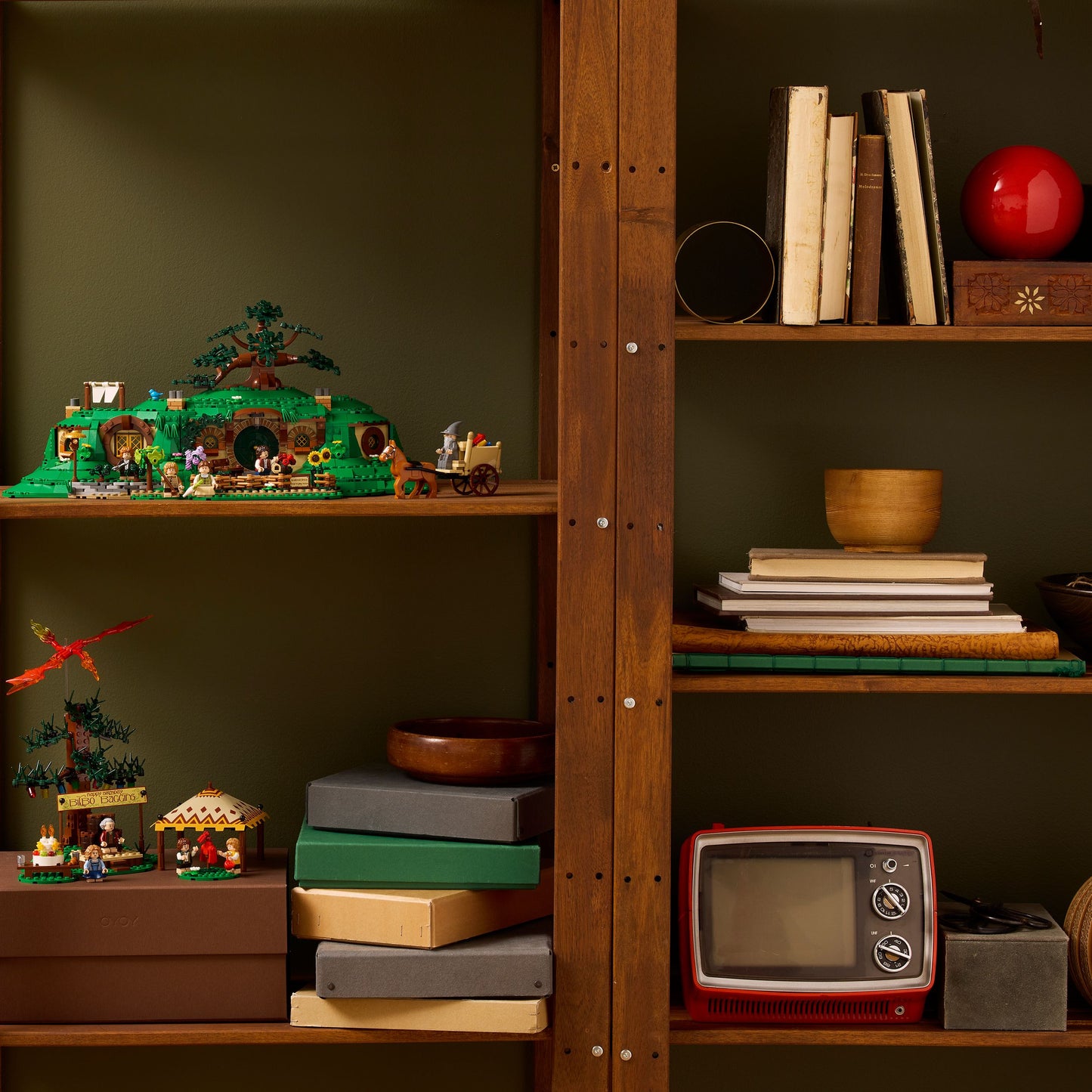 LEGO Icons: The Lord of the Rings: The Shire (10354)