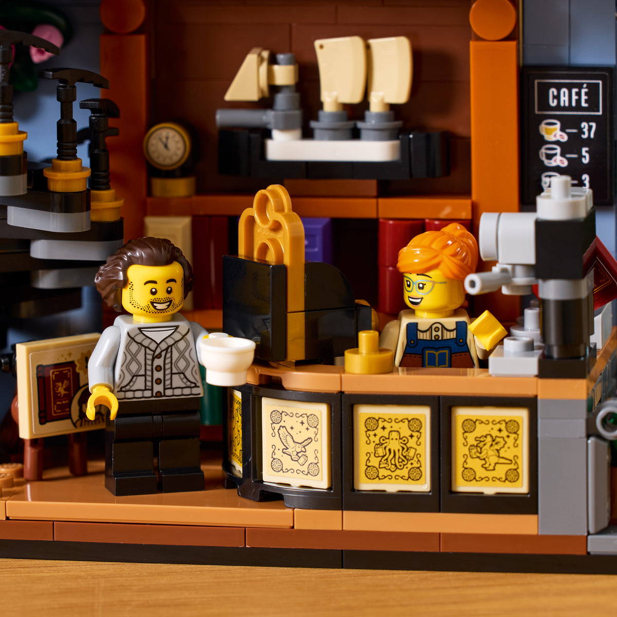 LEGO Icons: Bookshop: Book Nook (11379)