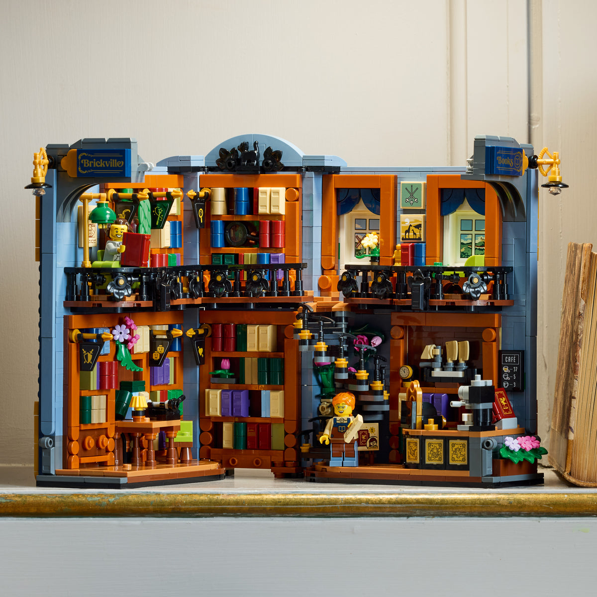 LEGO Icons: Bookshop: Book Nook (11379)