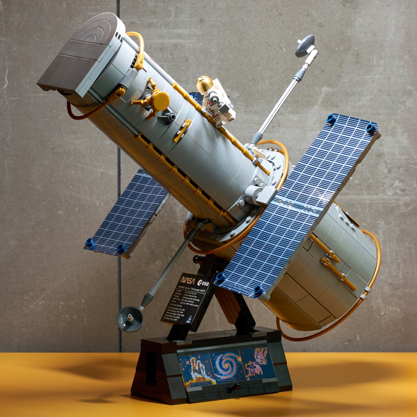 LEGO Icons: Hubble Space Telescope (11382)