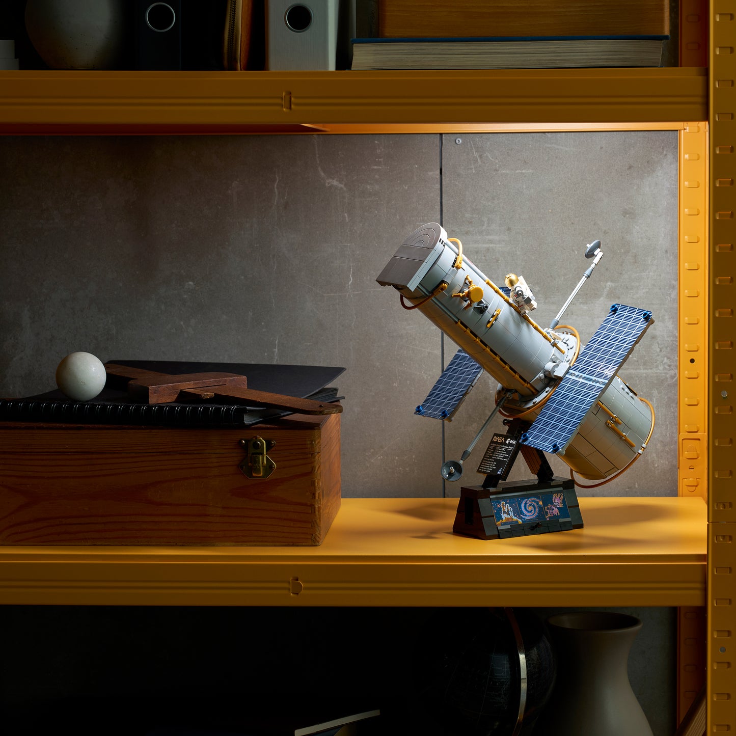 LEGO Icons: Hubble Space Telescope (11382)