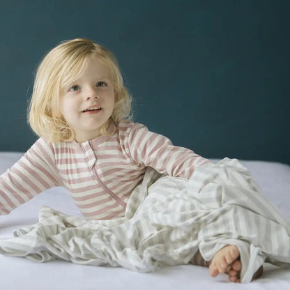 Woolbabe Merino/Organic Cotton swaddle/blanket PEBBLE - Babyonline