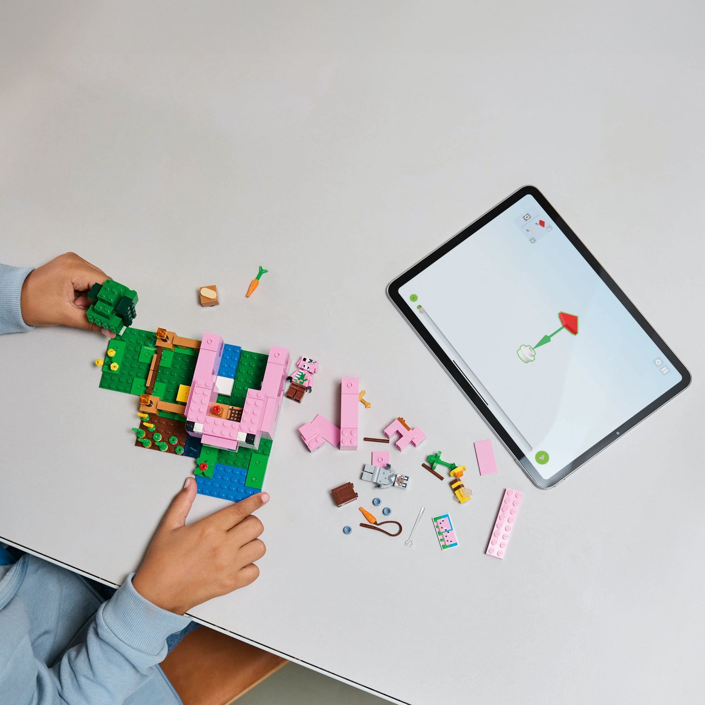 LEGO Minecraft: The Baby Pig House (21268)