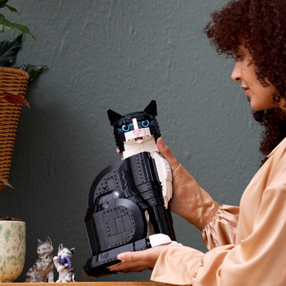 LEGO Ideas: Tuxedo Cat (21349)