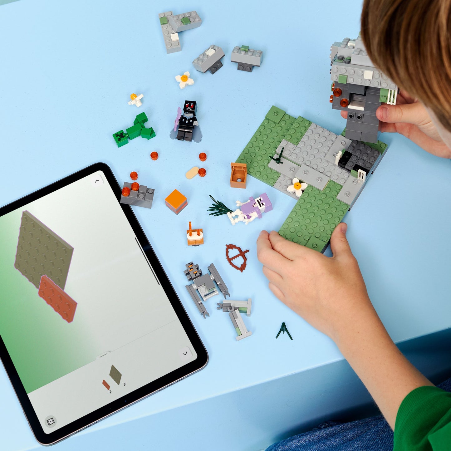 LEGO Minecraft: The Pale Garden (21586)