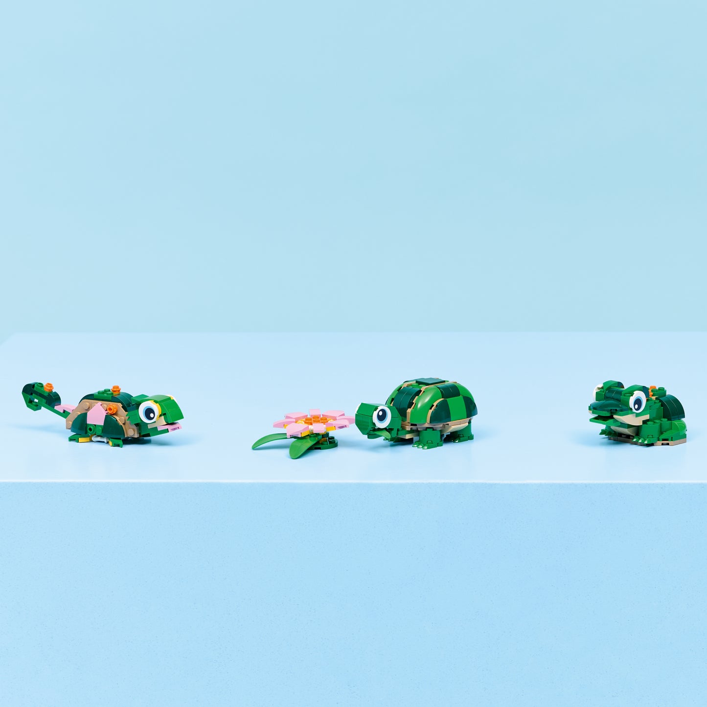 LEGO Creator: Turtle with a Water Lily Flower (31377)