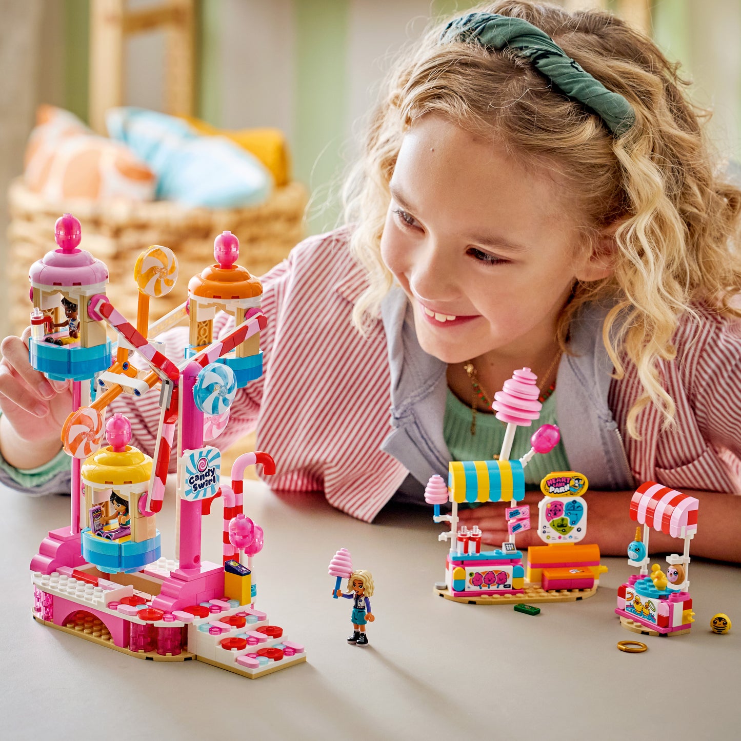 LEGO Friends: Candy & Cupcake Ferris Wheel (42700)