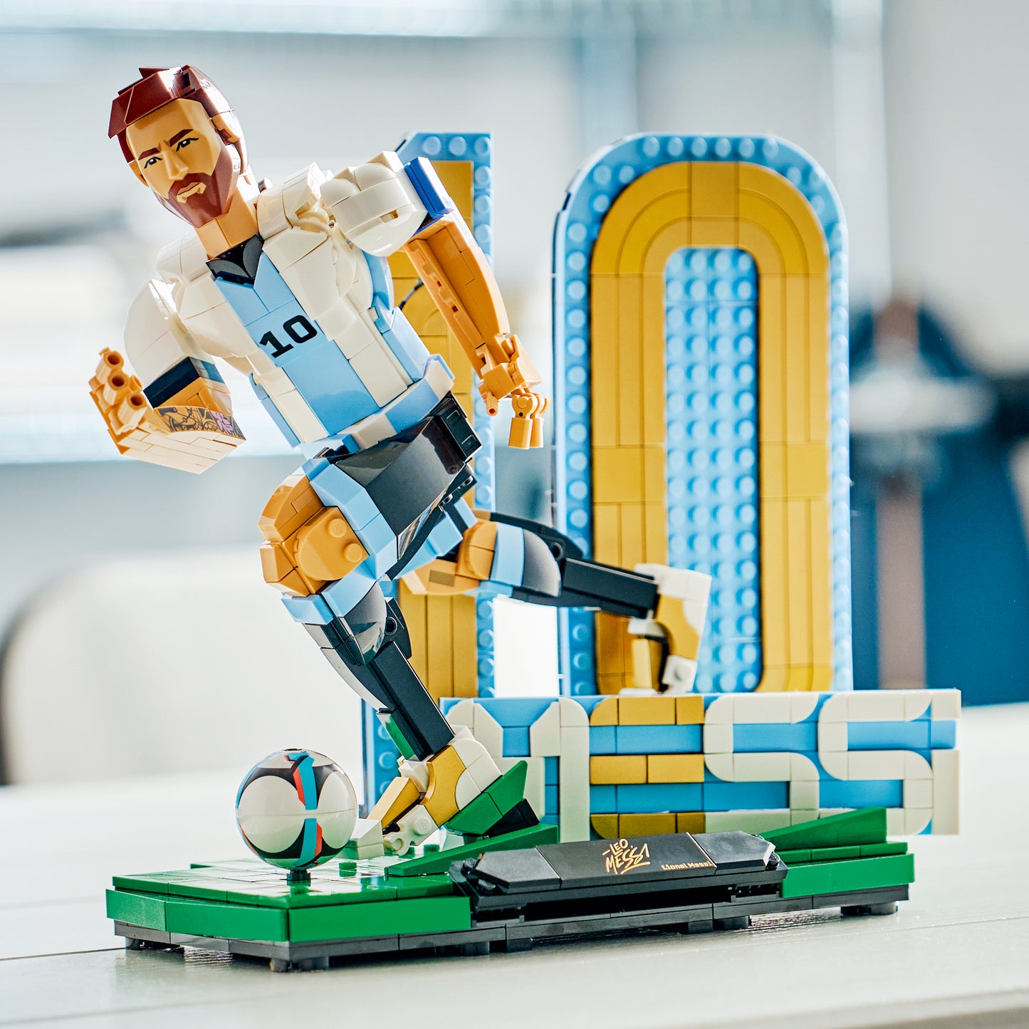 LEGO Editions: Lionel Messi Soccer Legend (43015)