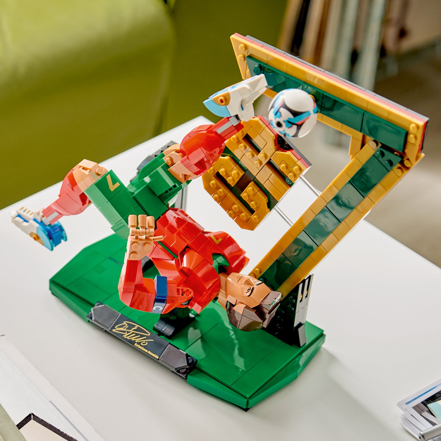 LEGO Editions: Cristiano Ronaldo Soccer Legend (43016)