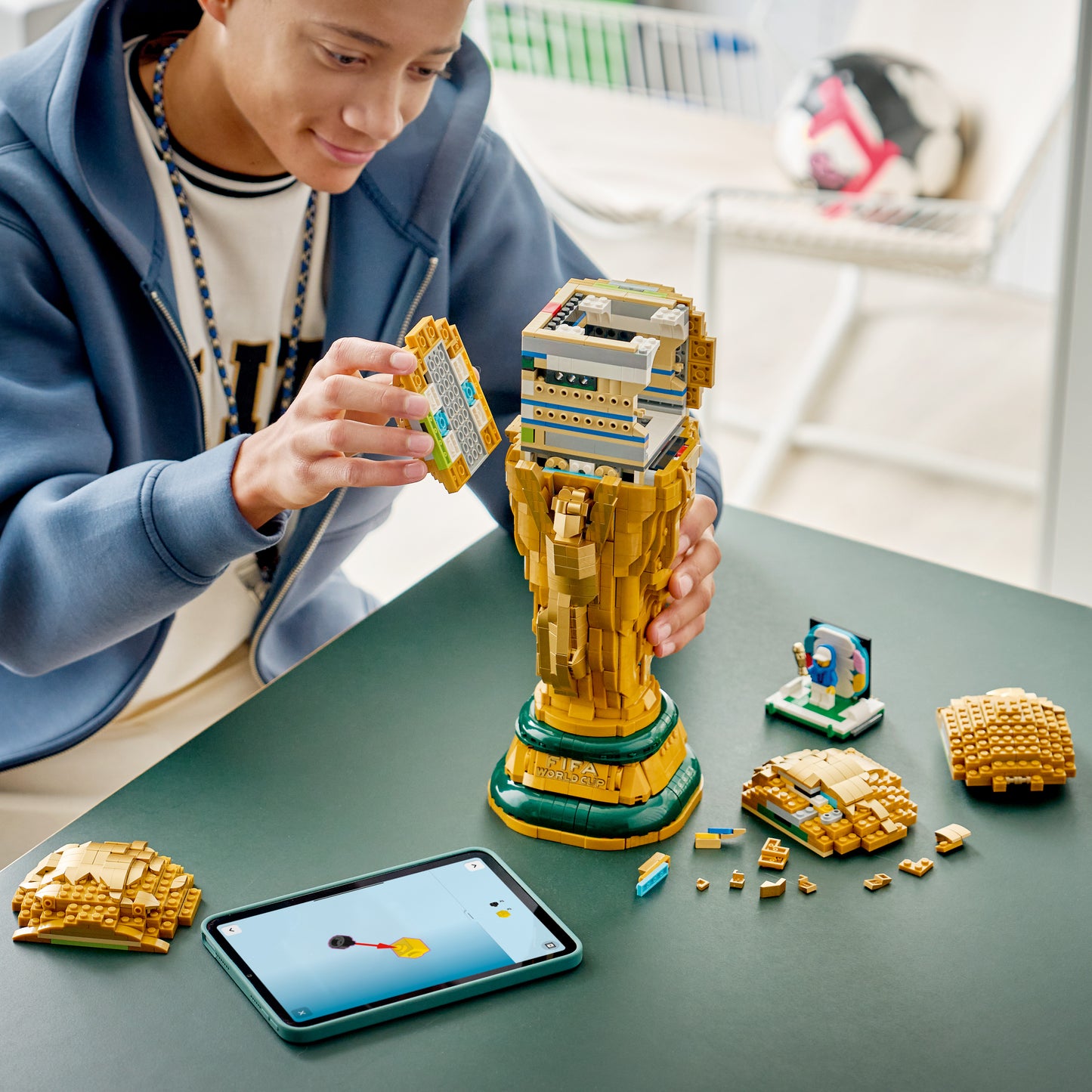 LEGO Editions: FIFA World Cup Official Trophy (43020)