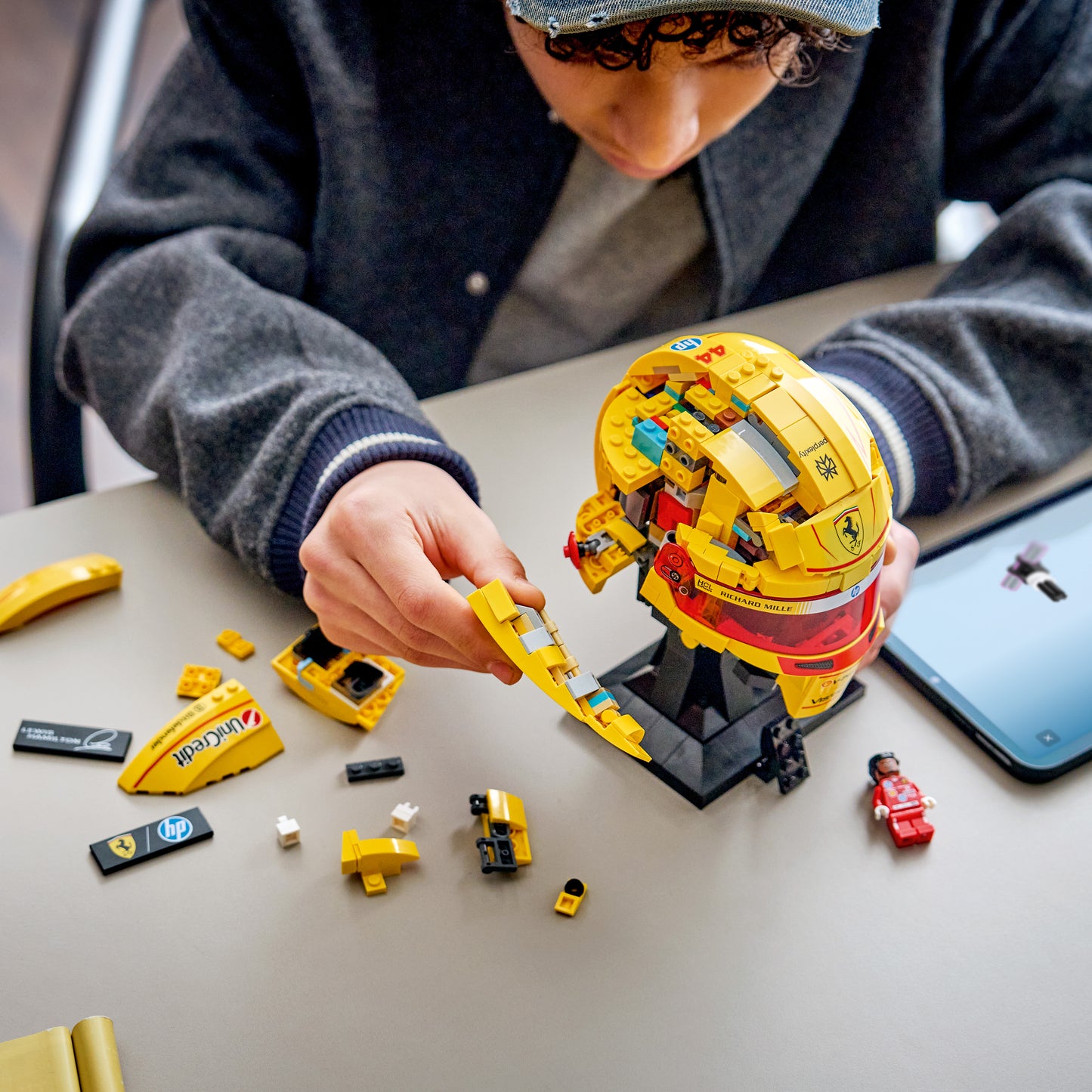 LEGO Editions: Scuderia Ferrari HP Lewis Hamilton Helmet (43022)