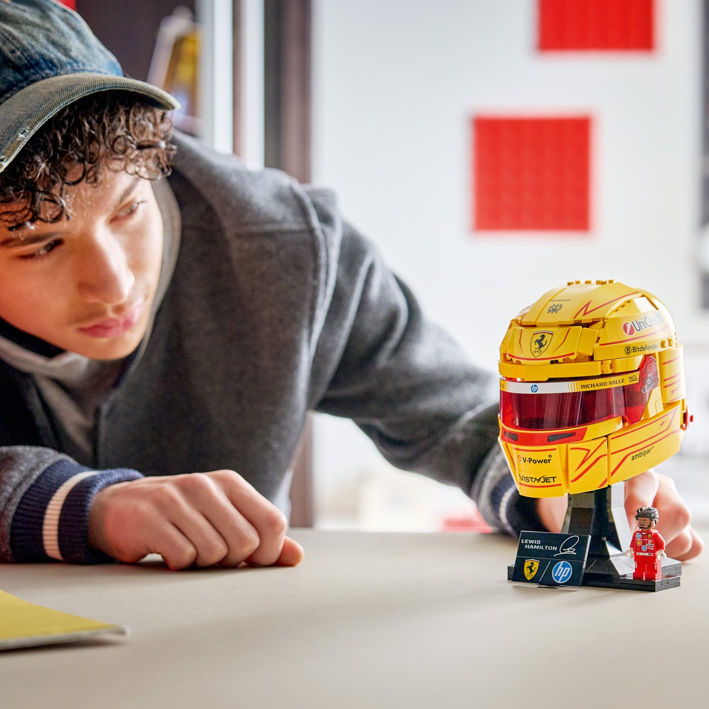 LEGO Editions: Scuderia Ferrari HP Lewis Hamilton Helmet (43022)