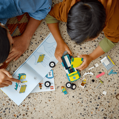LEGO CITY: Emergency Ambulance and Snowboarder (60403)