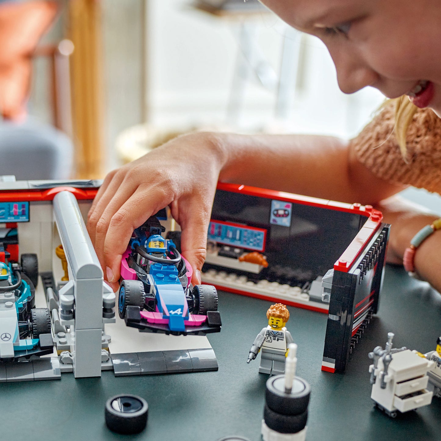 LEGO City: F1 Garage & Mercedes-AMG and Alpine Cars (60444)