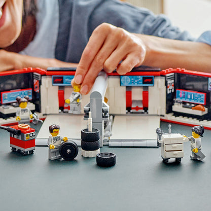 LEGO City: F1 Garage & Mercedes-AMG and Alpine Cars (60444)
