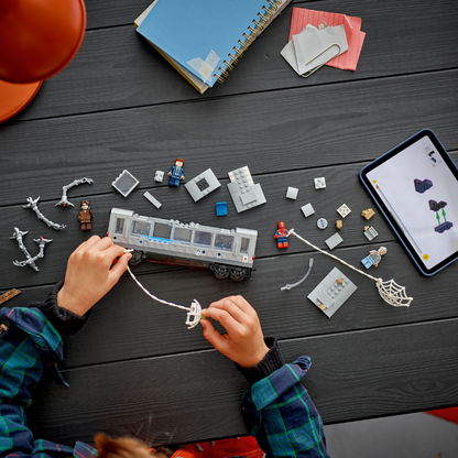 LEGO Marvel: Spider-Man vs. Doc Ock Subway Train Scene (76321)