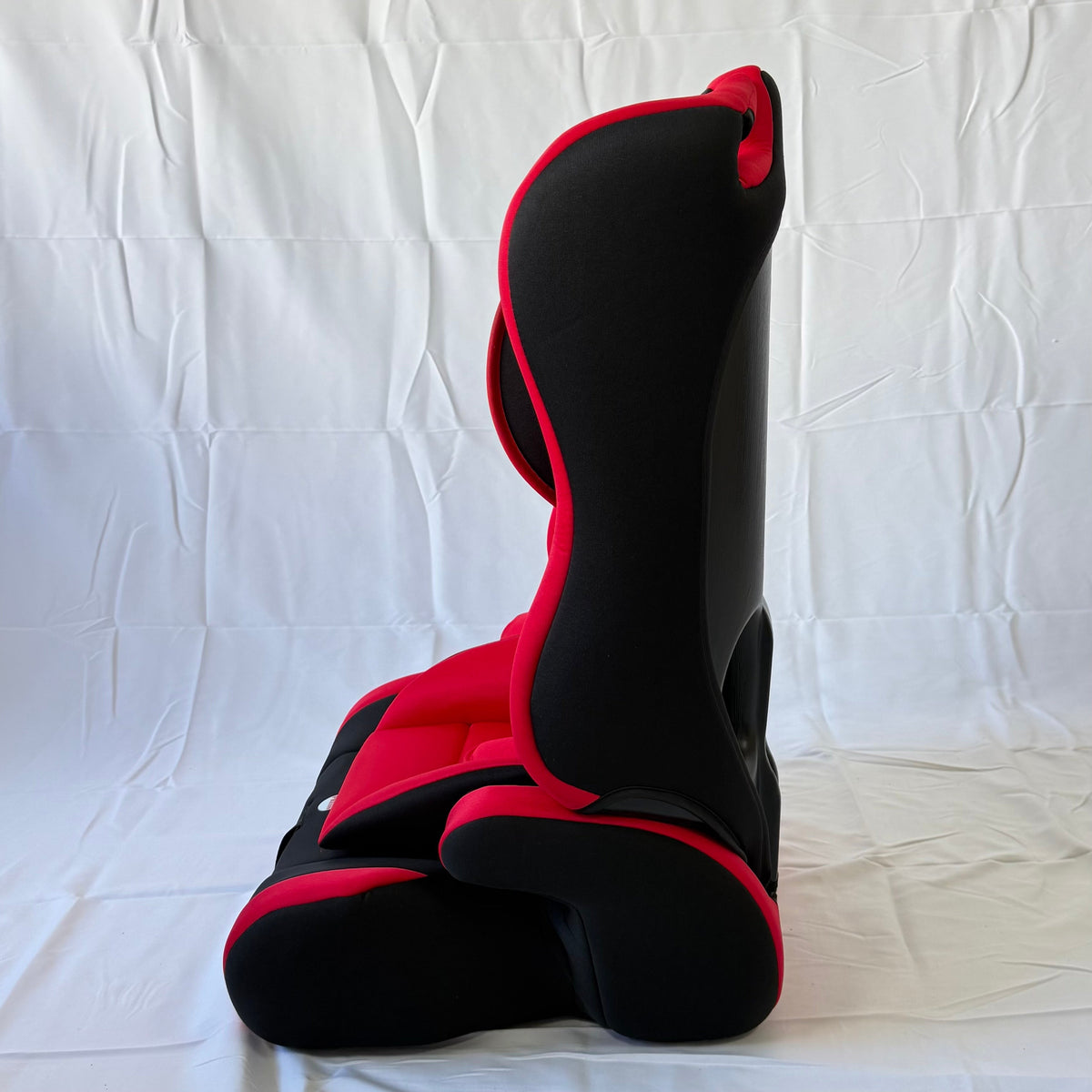 Arête Booster Car Seat 9M–12Yrs — Red