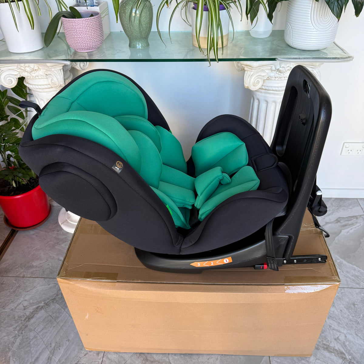Arête Orbit 360° Rotational Car Seat — Green