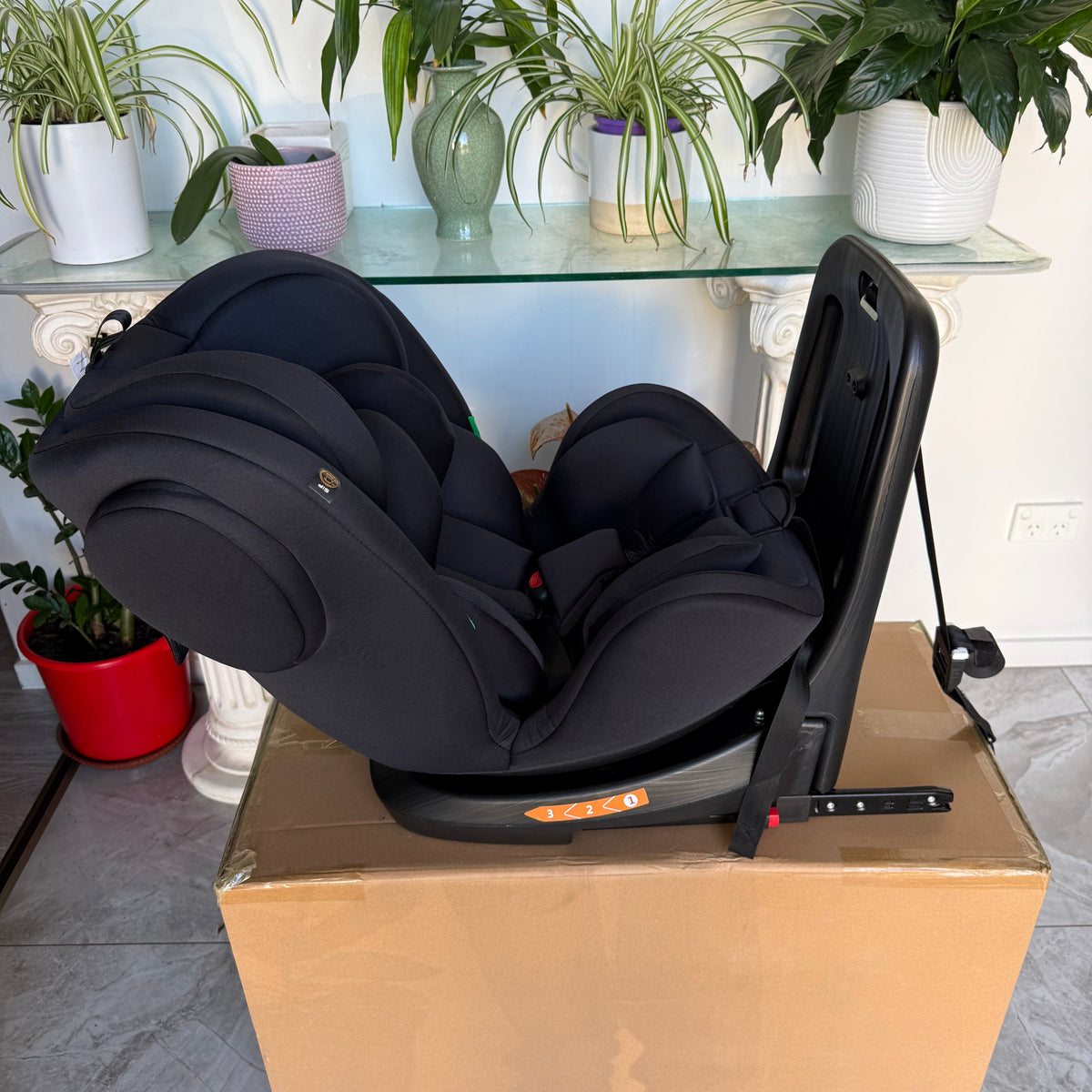 Arête Orbit 360° Rotational Car Seat — Black