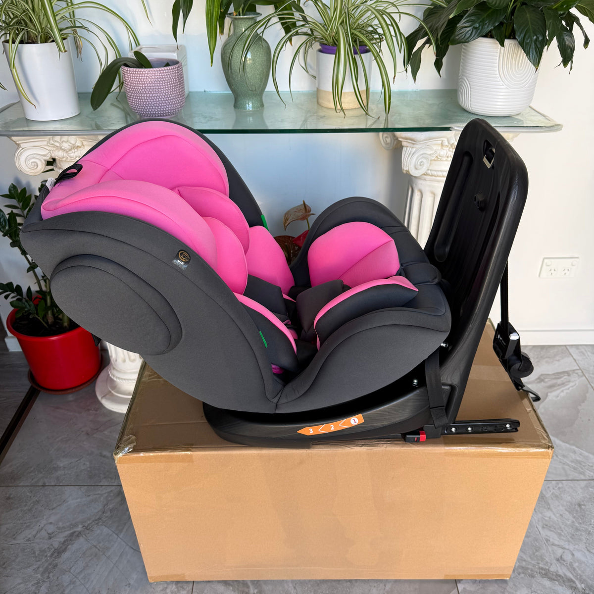 Arête Orbit 360° Rotational Car Seat — Pink