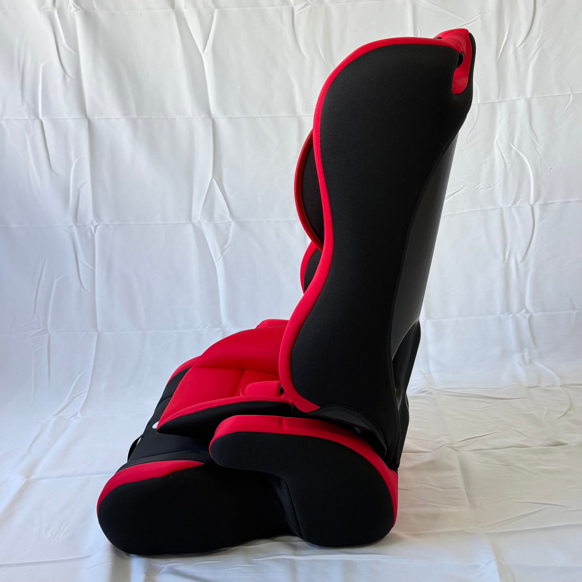 Arête Booster Car Seat 9M–12Yrs — Red