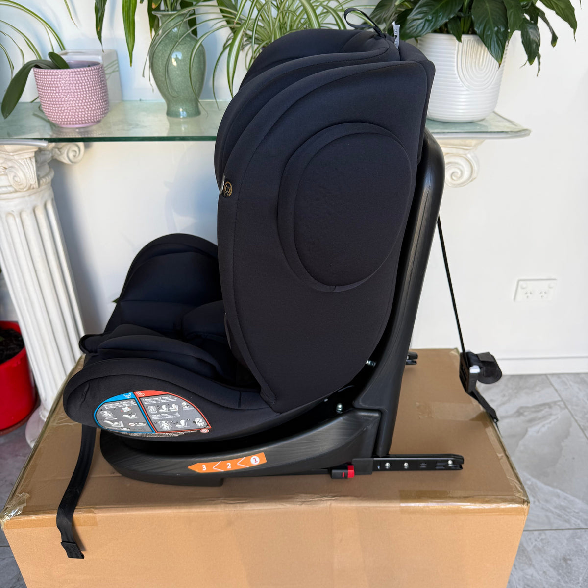 Arête Orbit 360° Rotational Car Seat — Black