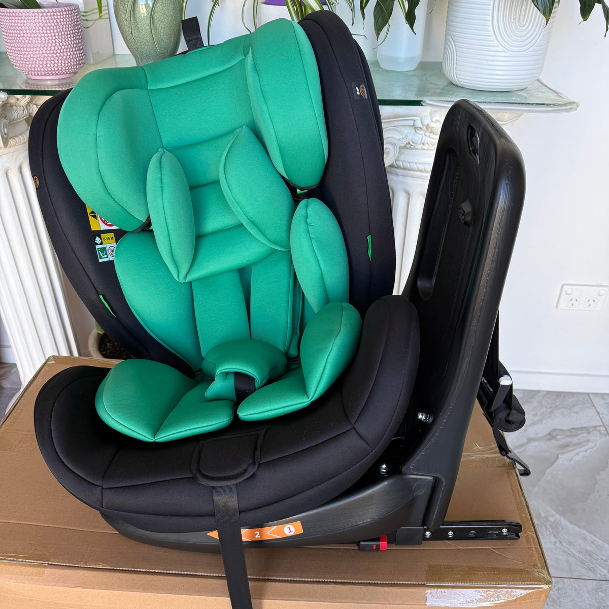 Arête Orbit 360° Rotational Car Seat — Green