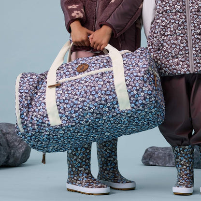 The flower fields design, you can see how big the bag is here.