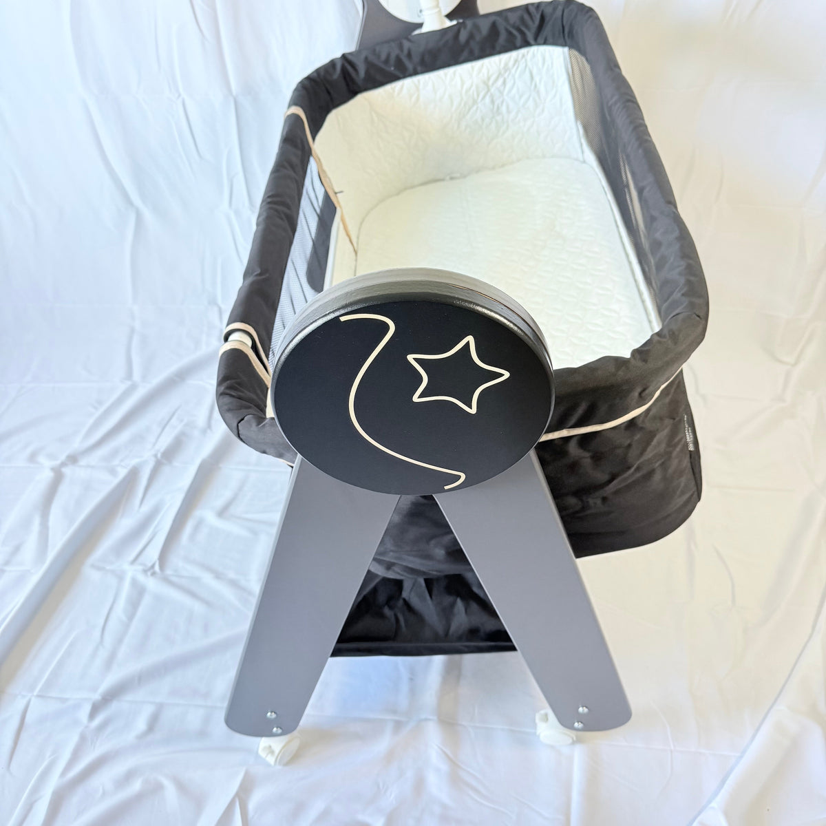 Arête Electric Rocking Cosleeper Bassinet — Black