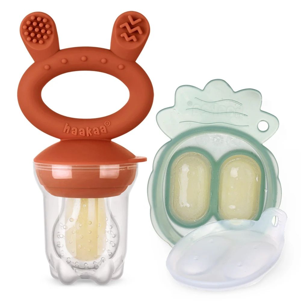This Copper Haakaa Fresh Food Feeder Mini Combo safely introduces new flavours, soothes teething gums, and prevents choking with frozen food portions.