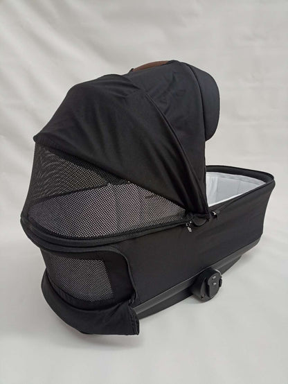 Baby Brightness Luxe Carrycot Black