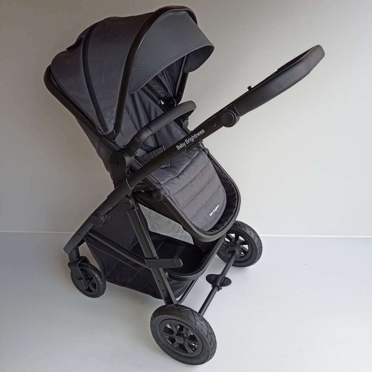 Baby Brightness Palms 2+ baby stroller dark grey