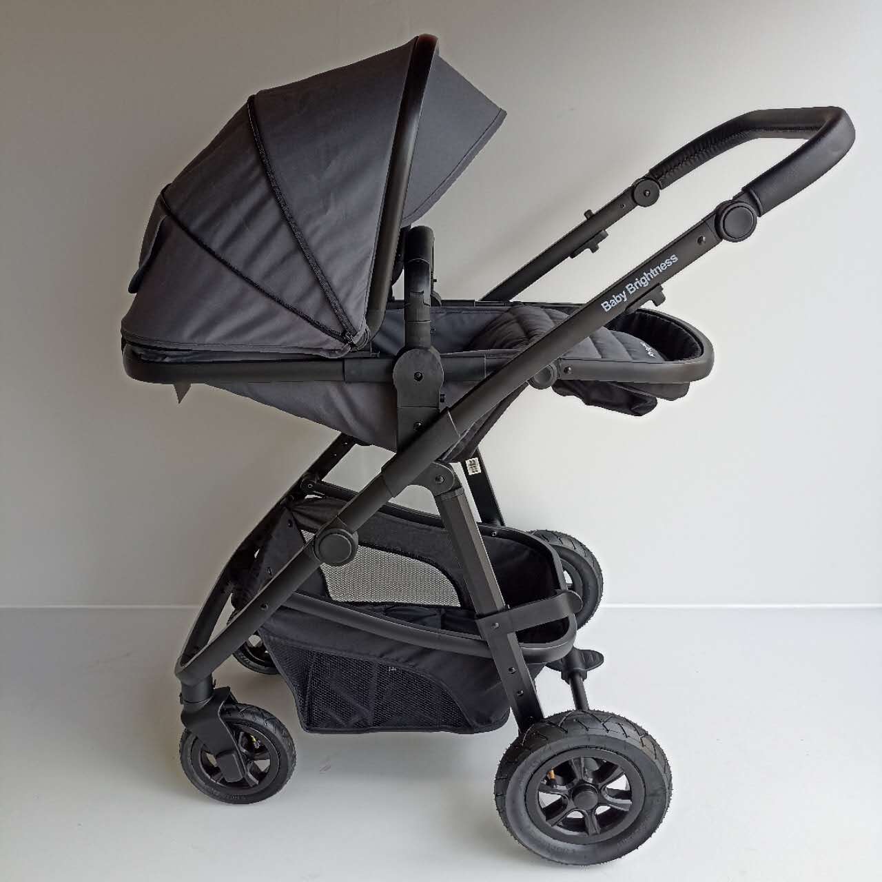 Newborn Pram – Palms 2+ Stroller with Carrycot, Car Seat and Rotating ISOFIX Base (Black)