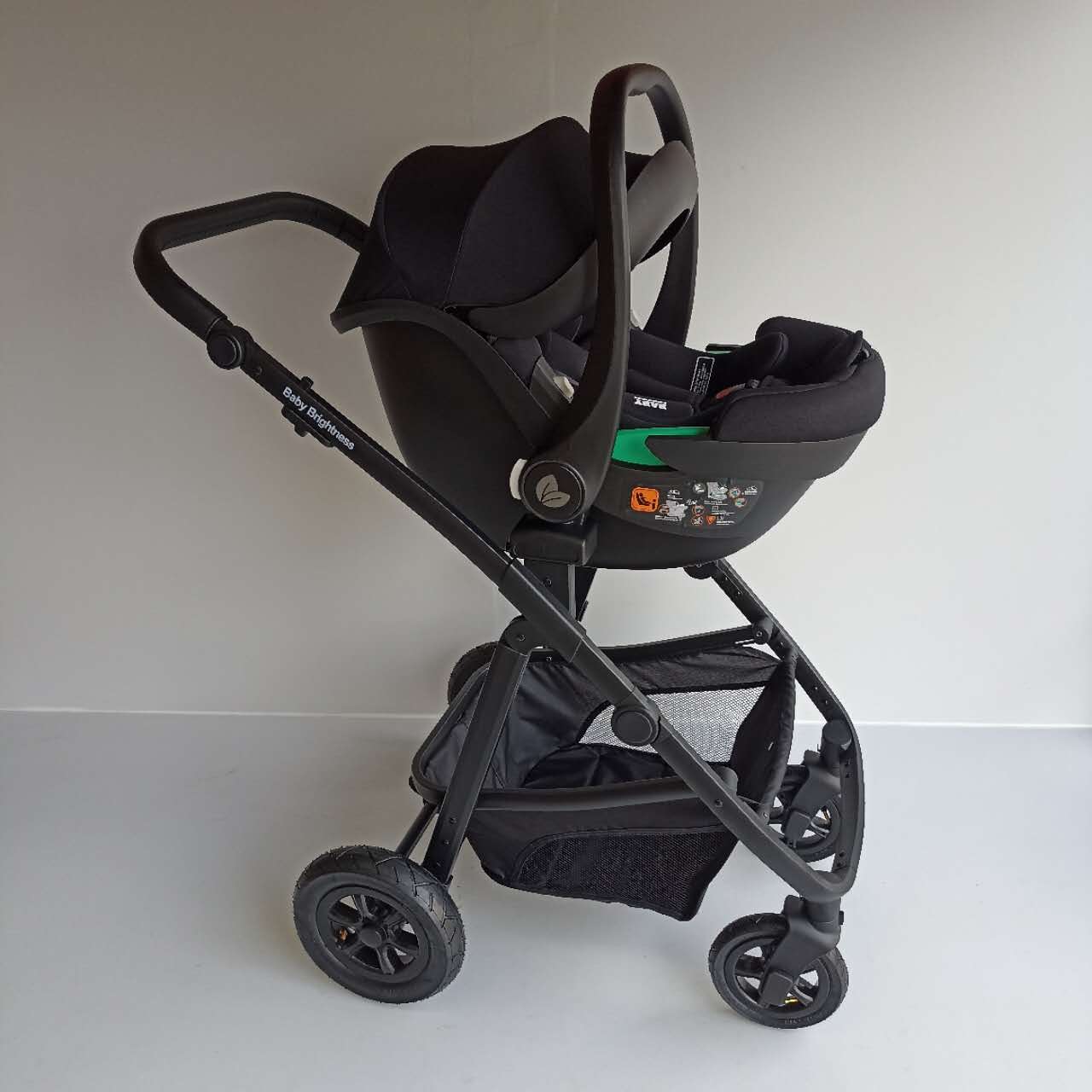 Newborn Pram – Palms 2+ Stroller with Carrycot, Car Seat and Rotating ISOFIX Base (Black)