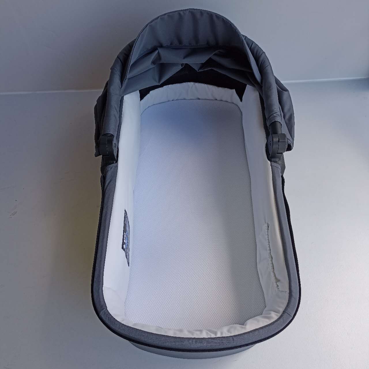 Newborn Pram – Palms 2+ Stroller with Carrycot, Car Seat and Rotating ISOFIX Base (Grey)