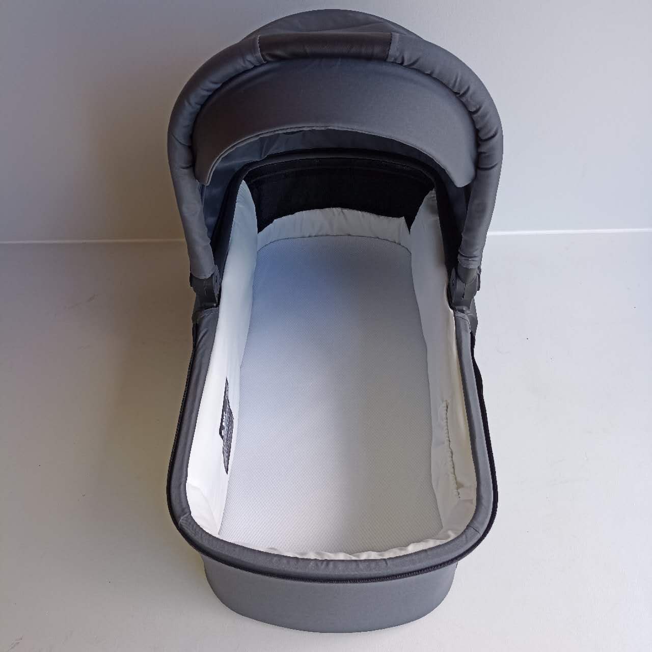 Newborn Pram – Palms 2+ Stroller with Carrycot, Car Seat and ISOFIX Base (Black)