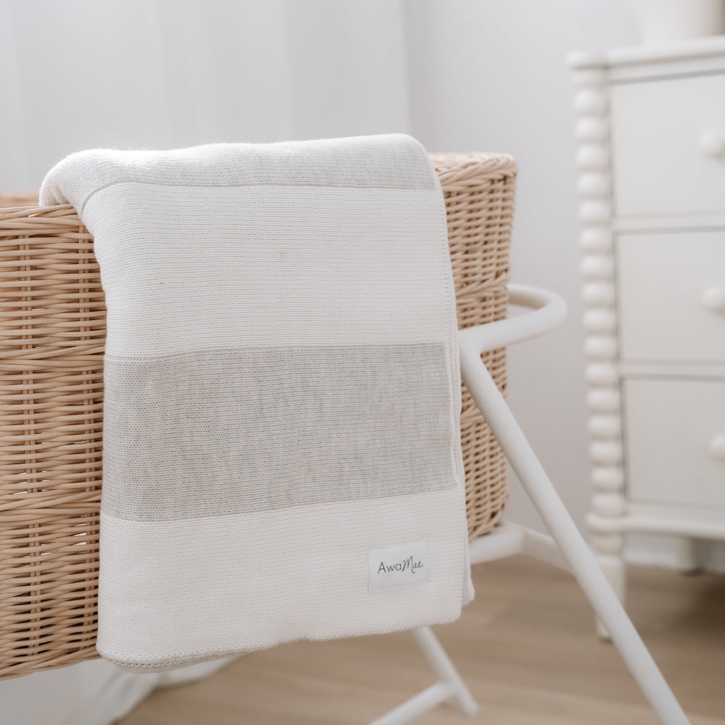 Knit blanket - Large stripes milk and mist